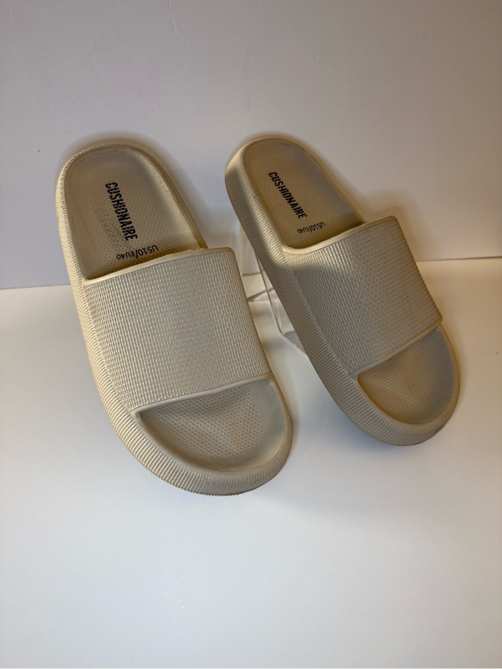 CUSHIONAIRE Women's Slide Sandals in Beige